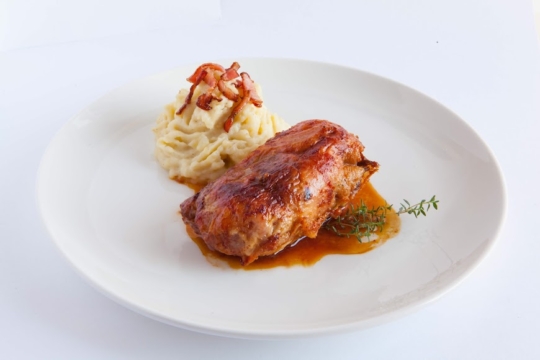 Muslo relleno de bacon y queso