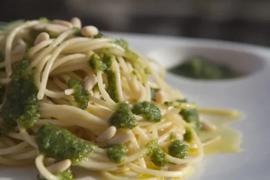 Espaguetis al pesto