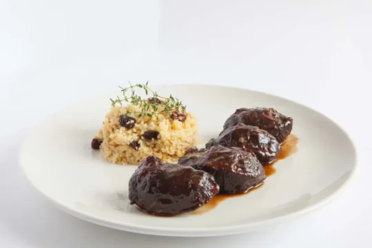 Carrilleras al vino tinto